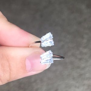 💎 geometric silver color ring • clear gems